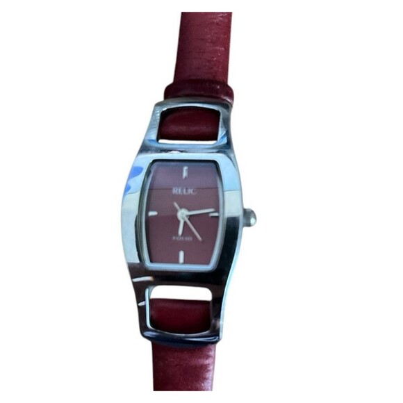 Relic Women's Red Buckle Band Analog Watch Water Resistant New Battery - Picture 1 of 7
